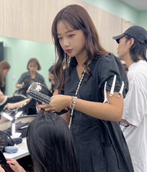01-37 - GENIC SALON