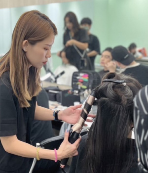 01-38 - GENIC SALON